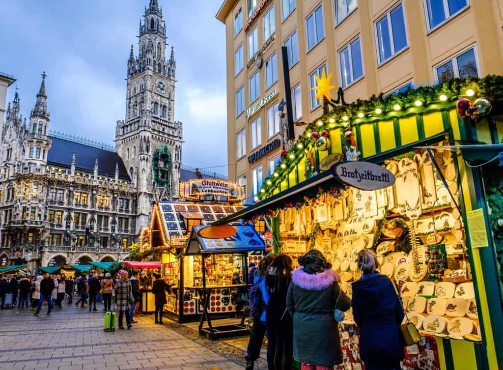 People and sales booth at Munich's Christmas market.