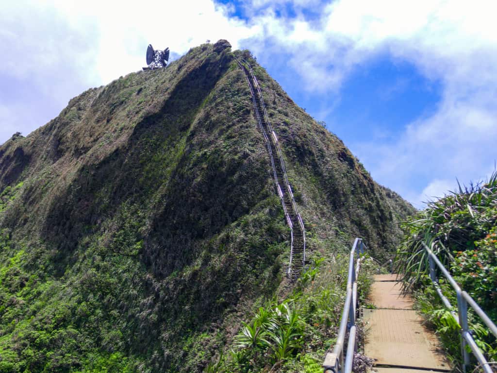 How to Climb the Stairway to Heaven / Haiku Stairs, Hawaii